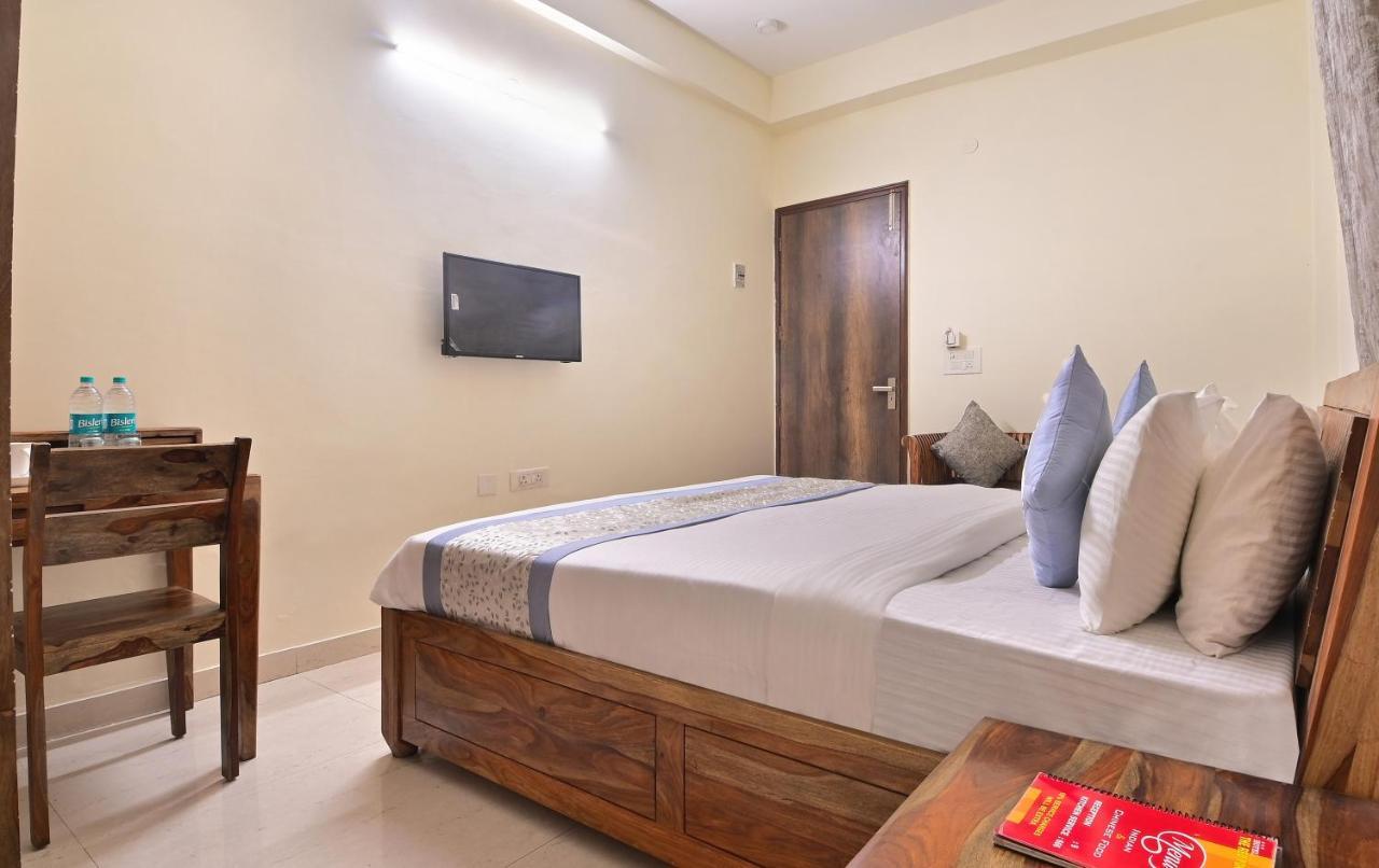 Hotel The York Нойда Экстерьер фото
